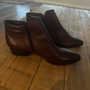 Elegant  Burgundy Ankle Boots Size 7